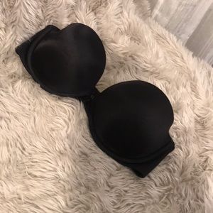 Victoria’s Secret Black strapless Biofit Bra 32C.